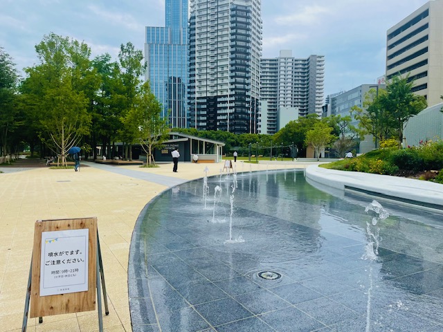 神戸　三宮　東遊園地　噴水　子供が水遊びができる場所