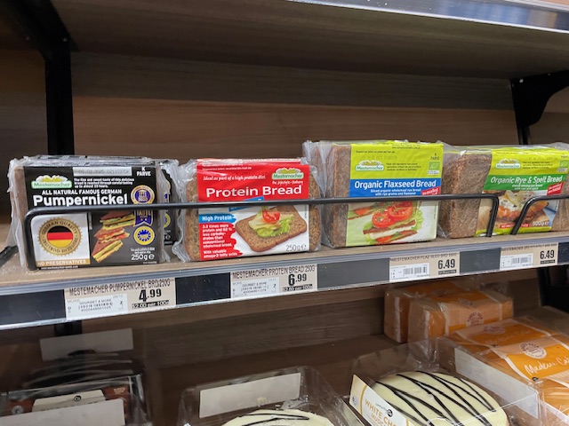 ロットネスト島のスーパーマーケット　ドイツパン