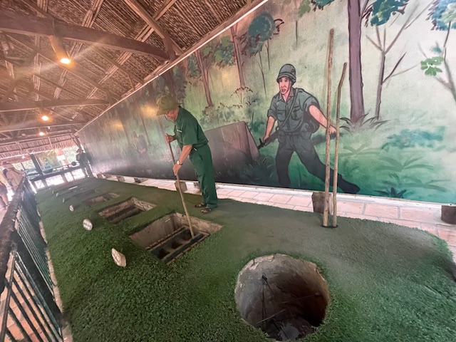 ホーチミンシティ　ベトナム戦争　クチトンネル　落とし穴
